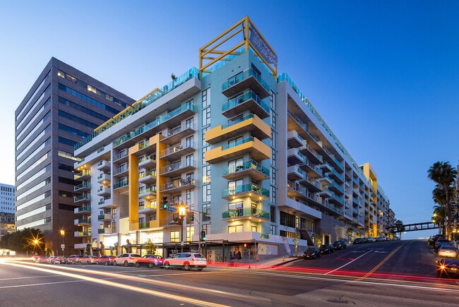 Building Photo - Skylux on Wilshire