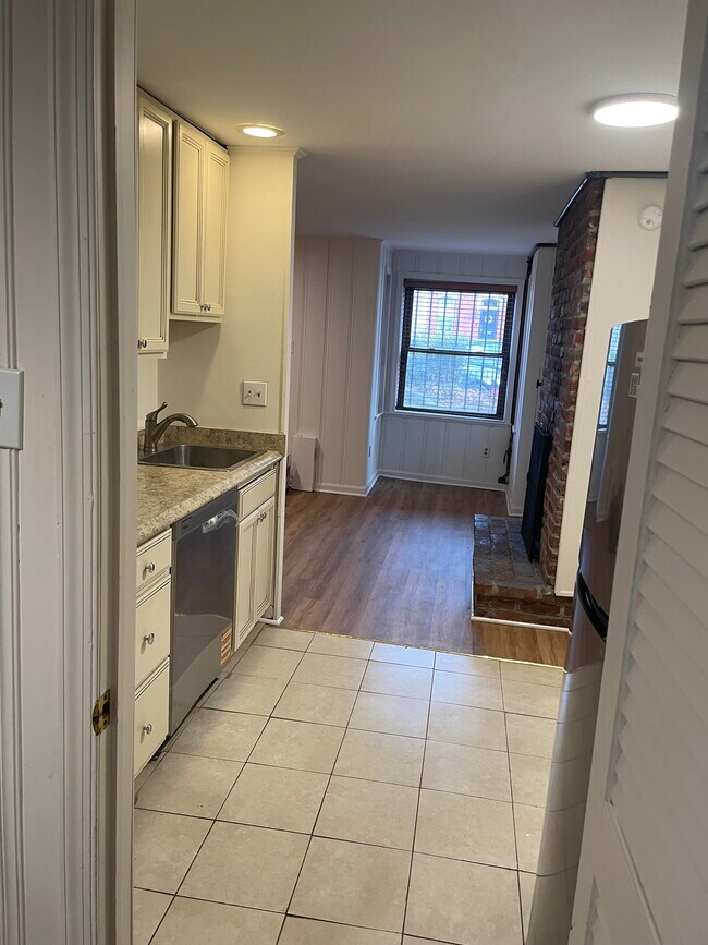 Foto del edificio - 32 1/2 8th St NE