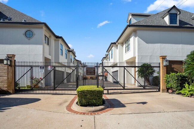 Building Photo - 2822 Bering Dr