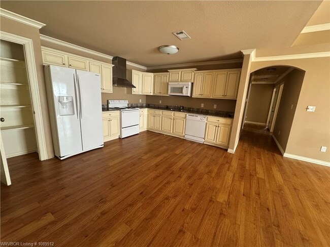 Building Photo - 1206 Mesa Dr