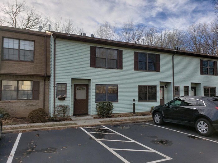 819 Orlando St, Edison, NJ 08817 Townhome Rentals in Edison NJ