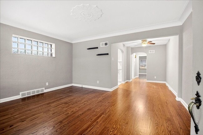 Building Photo - Robbie Junior