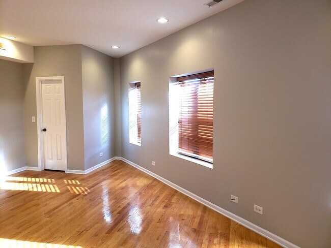 Building Photo - 1307 N Clybourn Ave