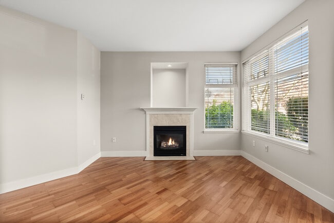 Building Photo - 15392 16A Av