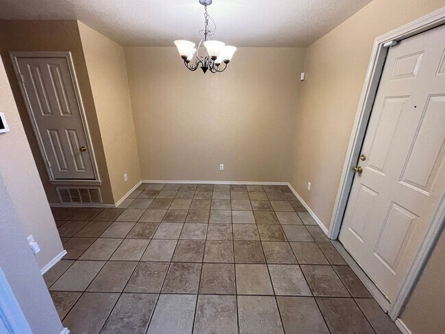 Building Photo - 5000 John David Dr