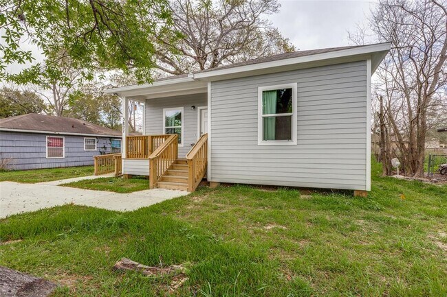 Foto del edificio - 3827 Yellowstone Blvd