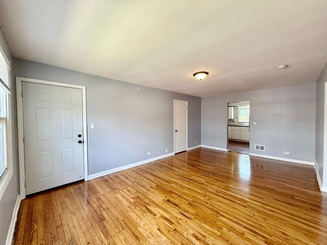 Building Photo - 122 N Menard Ave