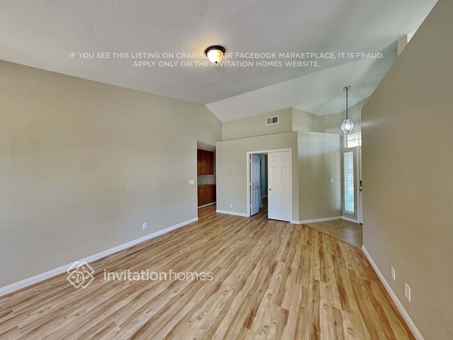 Foto del edificio - 8987 Meadowspring Dr