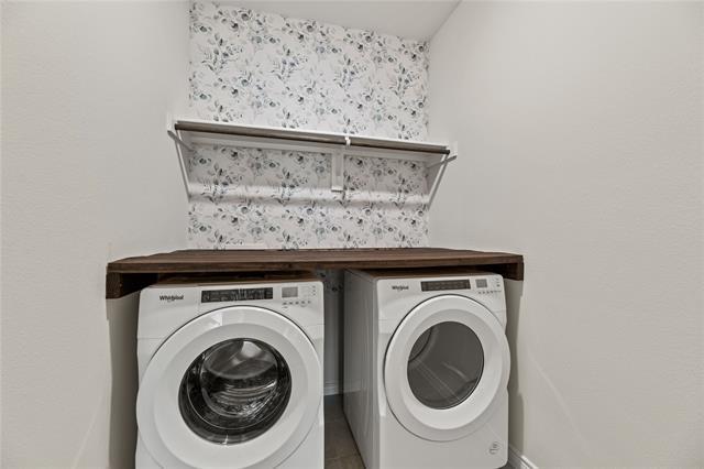 Foto del edificio - 411 Revolution Rd