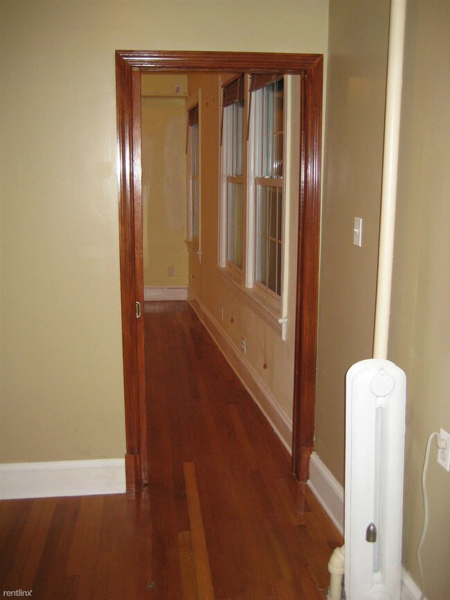 Building Photo - 1 br, 1 bath Condo - Louie Condo