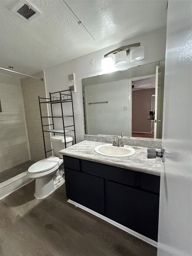 Building Photo - 3901 Woodchase Dr