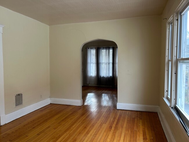 Foto del edificio - 29 Emerson Ave