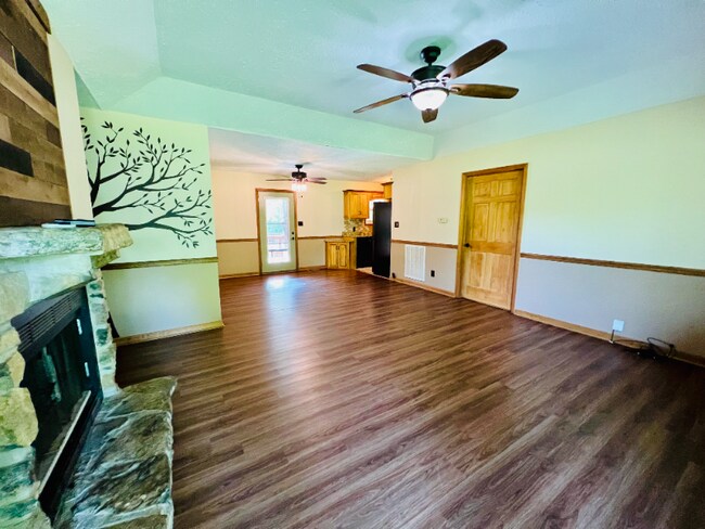 Foto del edificio - 724 Butler Rd