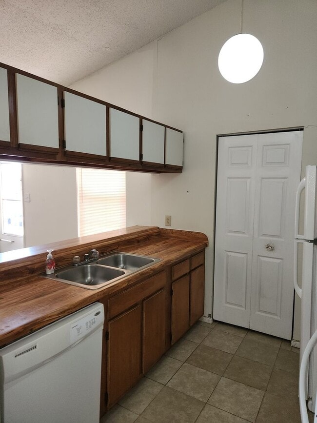 Building Photo - 627 Crows Nest Ct