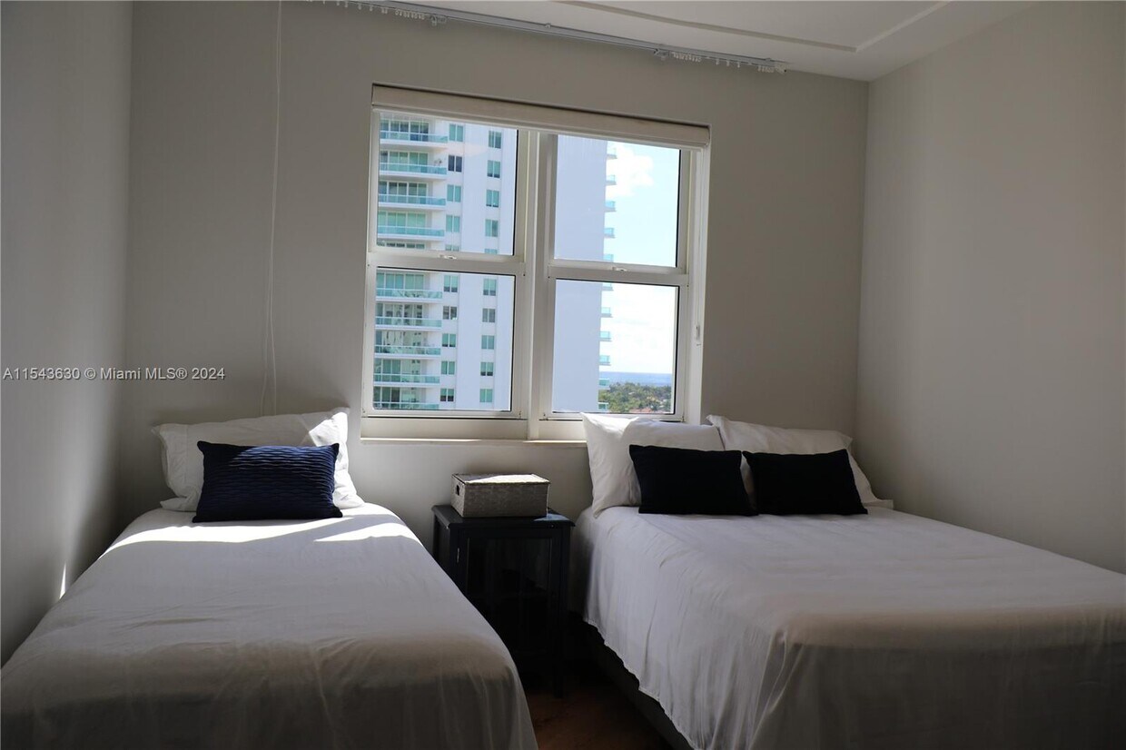 Foto principal - 20000 E Country Club Dr