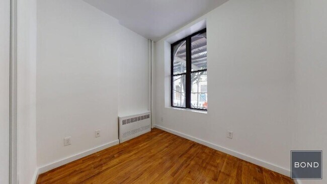 Foto del edificio - 441 W 51st St
