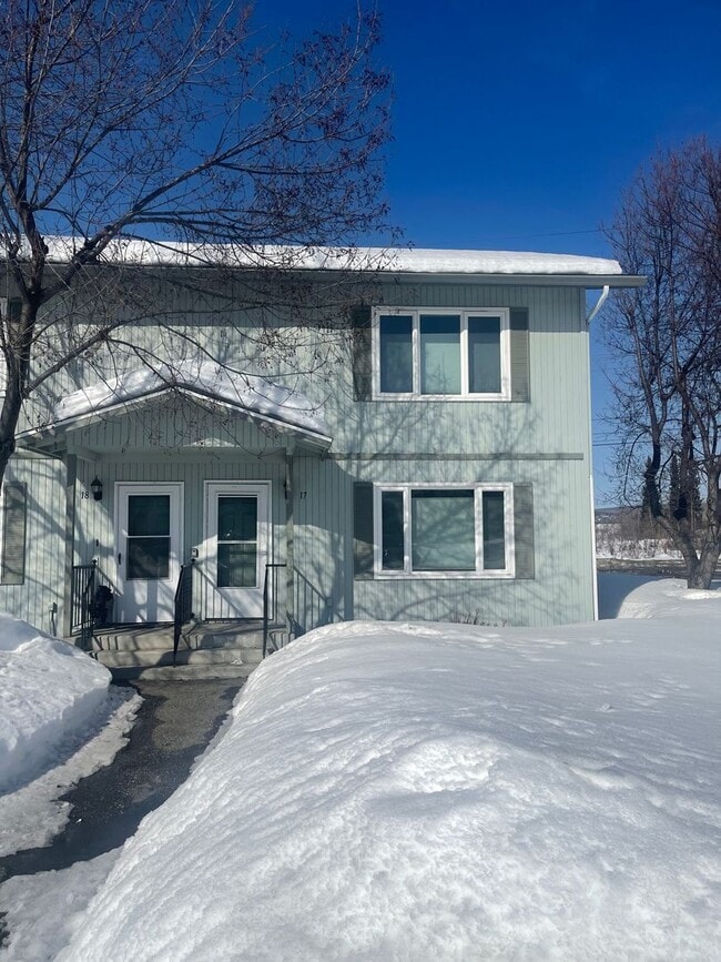 Building Photo - 2bd, 1.5 bath Condo for Rent in Fairbanks!