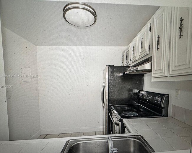 Foto del edificio - 496 NW 165th St