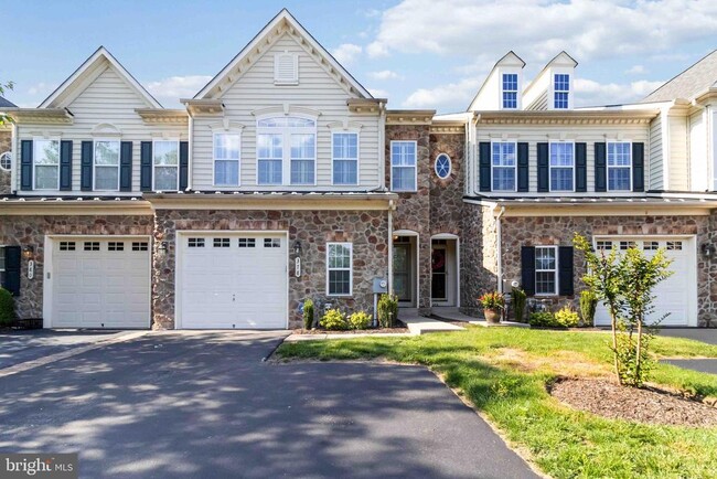 Building Photo - 378 Village Way