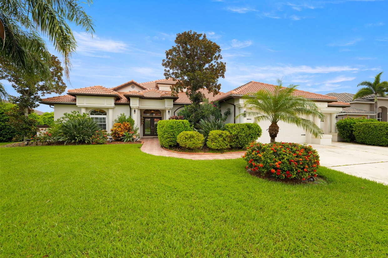 Primary Photo - 1873 Lago Vista Blvd