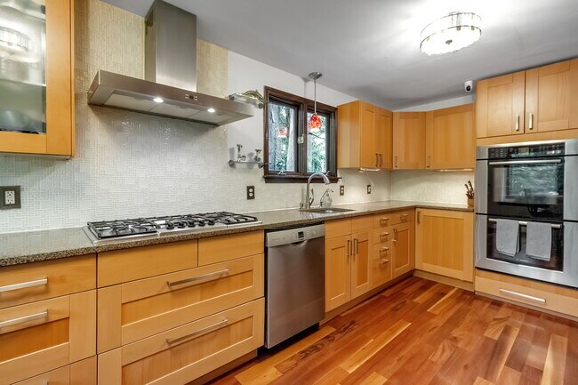 Foto del edificio - 7066 East Ln