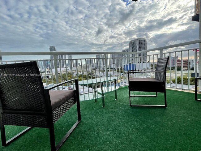 Foto del edificio - 275 NE 18th St