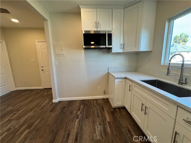 Building Photo - 1923 E 6th St