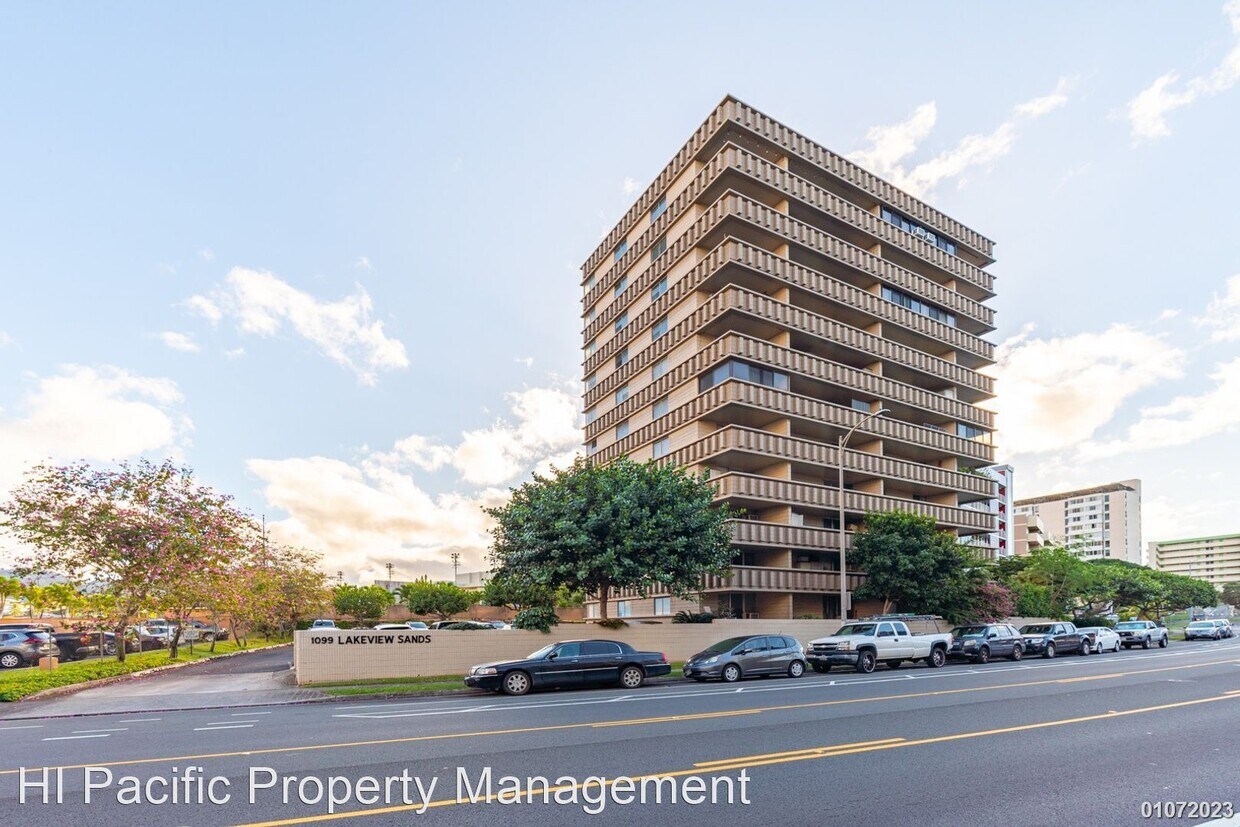 Foto principal - 2 br, 1 bath House - 1099 Ala Napunani St ...
