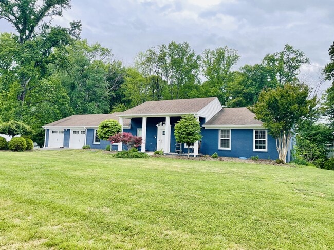 Photo - 190 Westridge Cir House