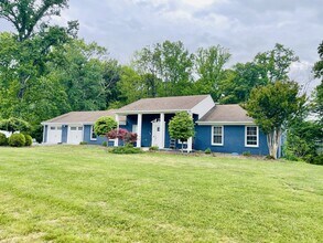 Building Photo - 190 Westridge Cir