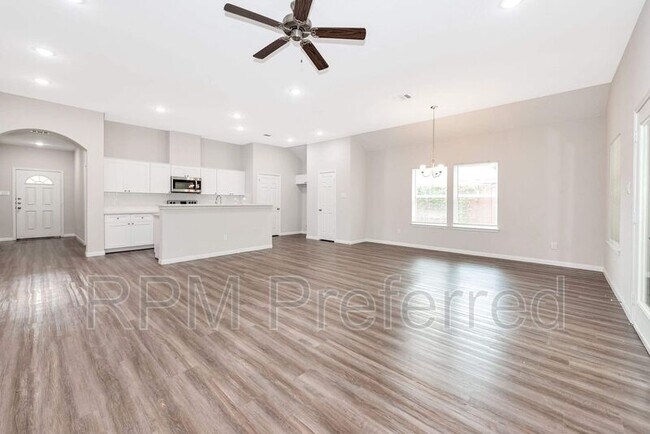 Building Photo - 55 Hill Rd