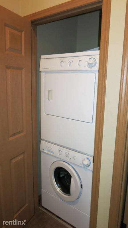 Building Photo - 2 br, 2 bath Townhome - 2959 SE 92nd Ave