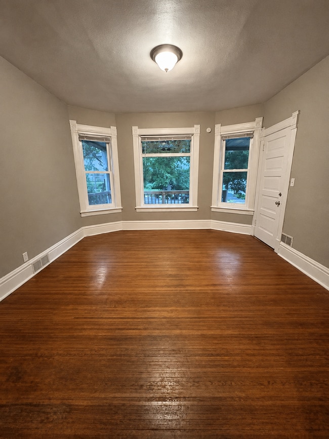 Building Photo - 1 Bedroom side-by-side Duplex in Owatonna