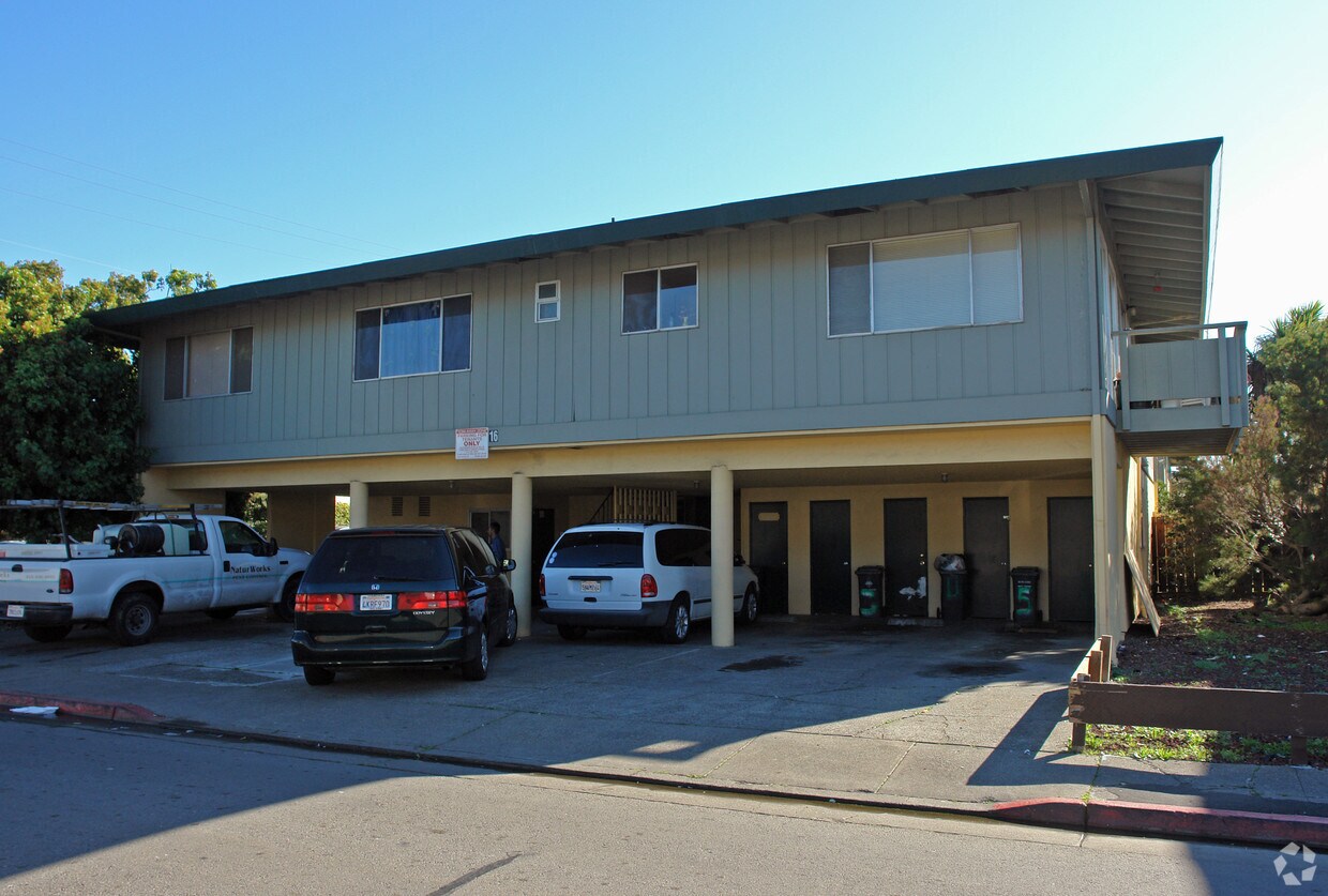 Building Photo - 16 Charlotte Dr
