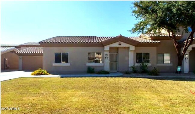 Foto del edificio - 8017 W Carolina Dr