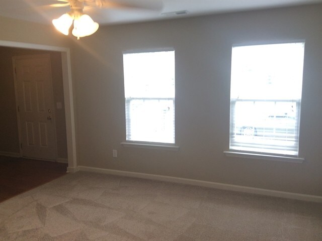 Building Photo - 1003 Golden Crest Dr