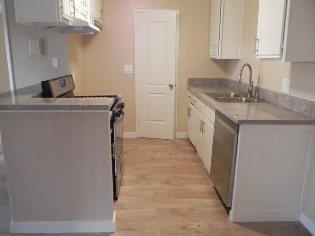 Foto del edificio - 8602 Chapman Ave