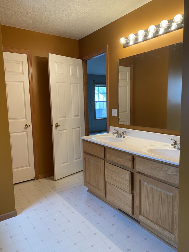 Foto del edificio - 15222 Florist Cir