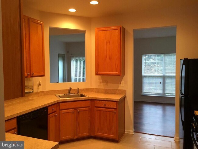 Building Photo - 932 Persimmon Pl