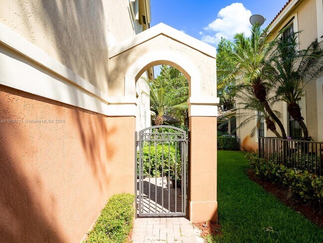 Building Photo - 4060 Timber Cove Ln