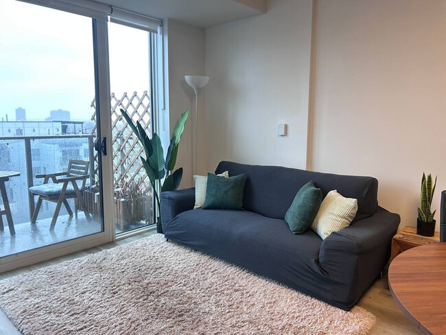 Building Photo - 18 Hamilton Ave N