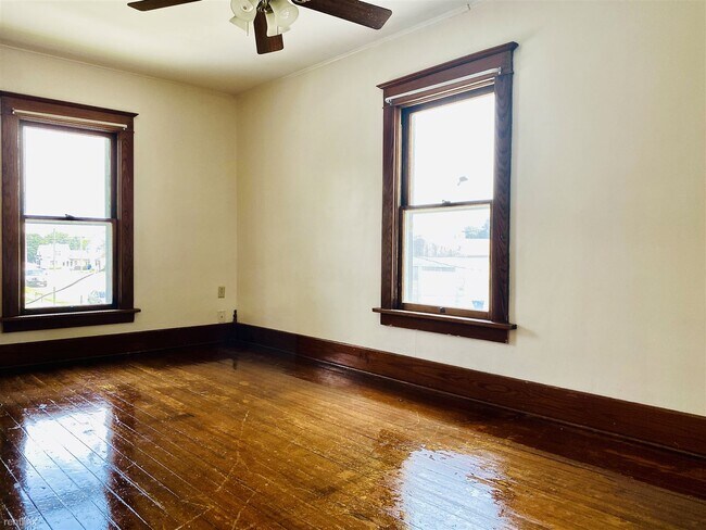 Foto del edificio - 3 br, 1 bath House - 344 S Main St