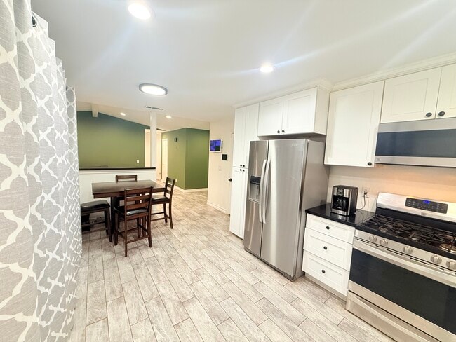 Foto del edificio - 13148 Shirebourn Rd