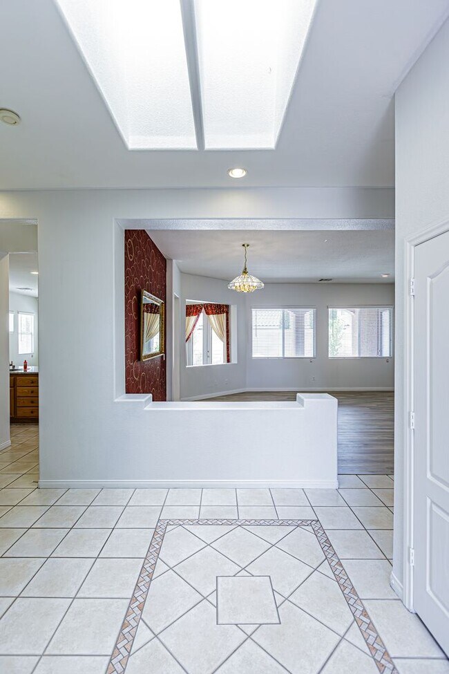 Building Photo - Single Story Home with Solar