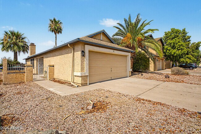 Building Photo - 921 S Val Vista Dr