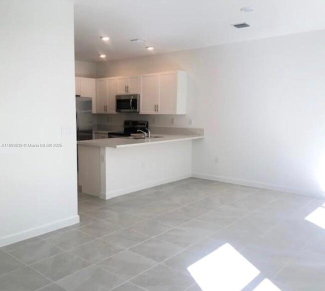 Foto del edificio - 2620 SE 11th Ct