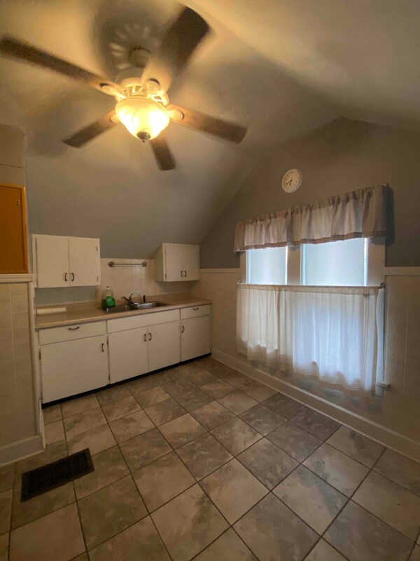 306 W Main St Unit 306 1/2, Yorkville, IL 60560 Room for Rent in Yorkville, IL