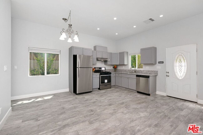 Foto del edificio - 19613 Haynes St