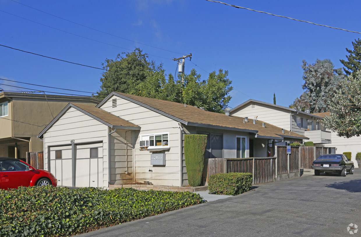 Building Photo - 462 Del Medio Ave
