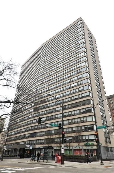 Foto principal - 2930 N Sheridan Rd